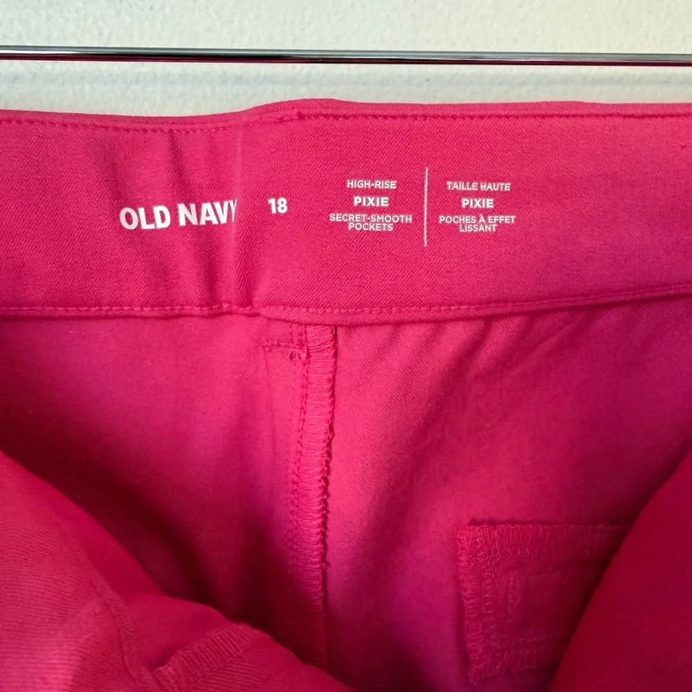 Old Navy Women's Fuchsia Shorts - Picture 3 of 4